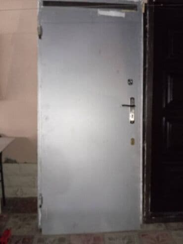 qapılar qiymətləri: Qapı seyf Möhkəm keyfiyyətli qapılar. 8 ədəd var Munasib qiymete hamsı — 8
