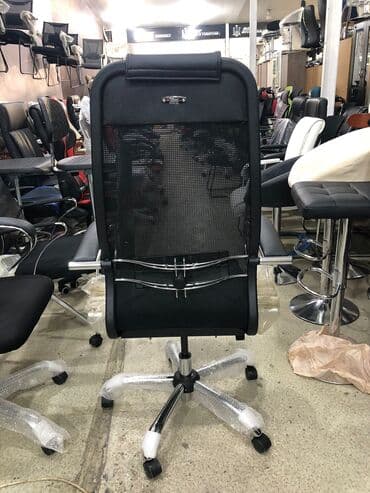 офисные кресла: Новый, С колесиками, Рукояти не регулируются, Кожа — 18