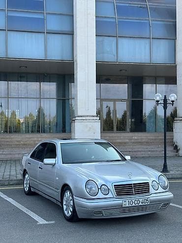 Mercedes-Benz E 230: 2.8 l | 1997 il Sedan