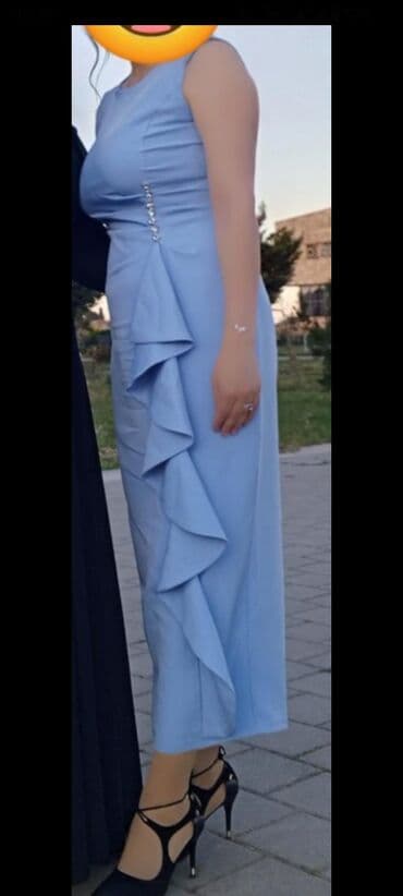 Kişi ayaqqabıları: Zərif dizaynlı açıq mavi ziyafət donu - Model: midi uzunluqda, qolsuz — 1