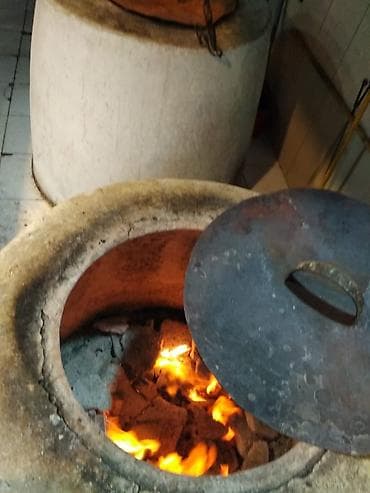 Təndir və milli yeməklərdən ibarət kiçik iaşə nöqtəsi. 8km Bazarının — 2