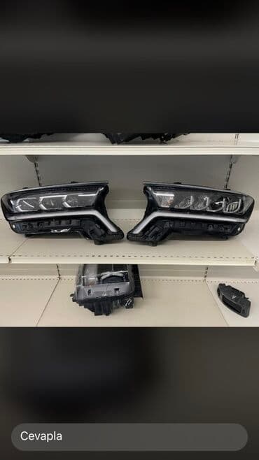 s150 fara: Qara rəngli, LED işıqları olan iki ədəd avtomobil farası. Farlar — 2