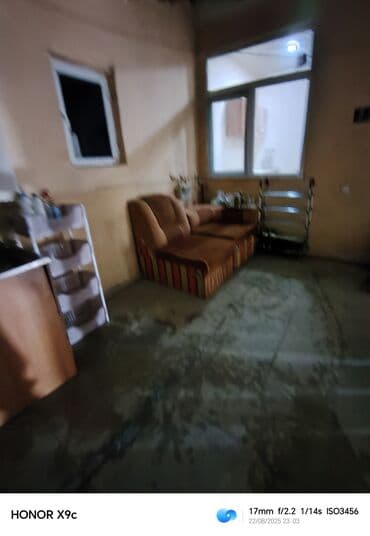 xalqlarda 1 otaqli evler: Kirayə ev. Evdə müxtəlif otaqlar, o cümlədən eyvan və ya terras — 2