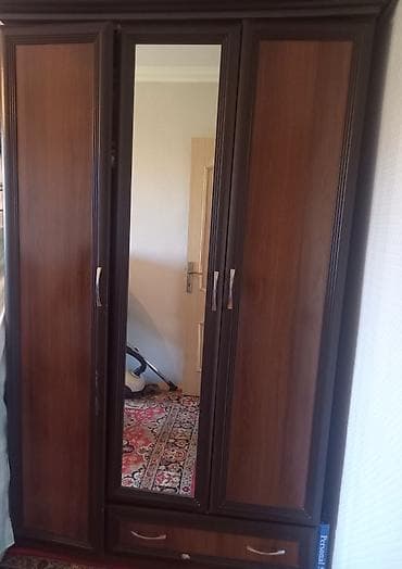 bas yuyan moyka: 3 qapılı, Güzgülü, Qəhvəyi, Taxta, Açılan, Düz dolab — 1