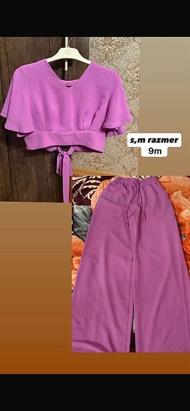 tumus sekilleri: Məhsul 1: Bənövşəyi iki hissəli dəst - Üst: qısa, V-yaxalı, qolları — 1