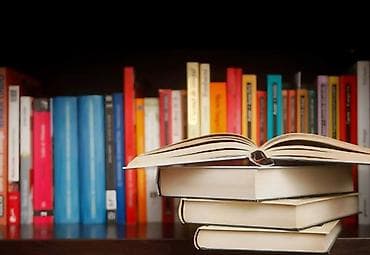Mütaliə üçün bədii kitablar hər biri səliqəlidir. 40-a yaxın detektiv