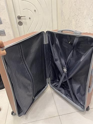 İdman və hobbi: Canta satilir.Rusiyada alinib.100 manatdi qiymeti Ölçü: Orta (M) — 4