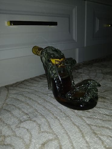 butulka satisi: Şüşə qabda içki – “OTBORNЫ” etiketli, unikal dizayn - Qab forması — 1