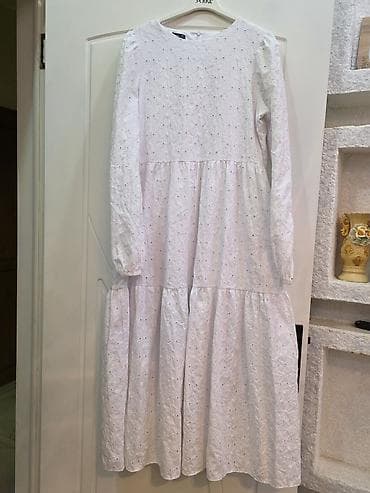 dres: Ağ rəngli, uzun qollu, krujeva naxışlı platye. - Material: nəfəsalan — 2