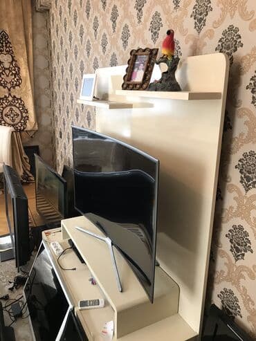 smart tv qiymətləri: 128 sm genis ekran, Samsung Smart tv Curvet (eyri model) demek olar — 3