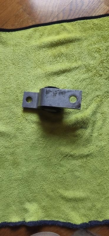 111 mator: Məhsul: Volvo orijinal hissə – mühərrik dayağı (üst kronşteyn/buşinq — 3