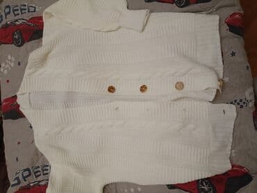 yun jaket modelleri: Ağ rəngli trikotaj kardiqan/kofta - Model: V-yaxalı, ön hissəsi — 4