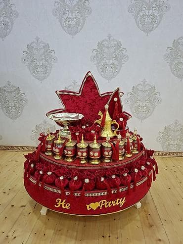 Qırmızı məxmər dekorlu nişan/xınayaxdı üçün xonça dəsti - 3 mərtəbəli