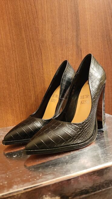 qadın oksfordları: Botinka 37 razmerayaqqabi 35,5-36 .tezedir 25 azn — 7