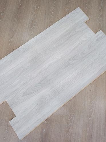 Açıq-boz tonlarda, ağac naxışlı döşəmə laminatı paneli. - Material lalafo.az -da Açıq-boz tonlarda, ağac naxışlı döşəmə laminatı paneli. - Material