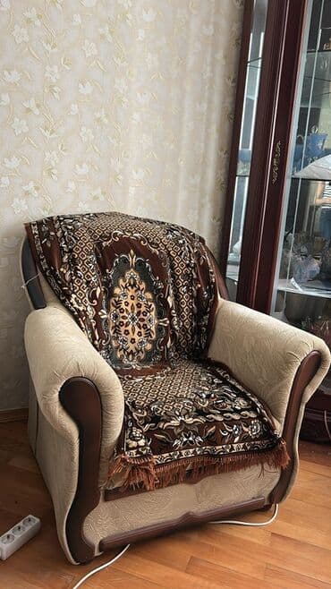 стулья мягкие для дома: Для гостиной, Б/у, Нескладной, цвет - Бежевый Стул — 1