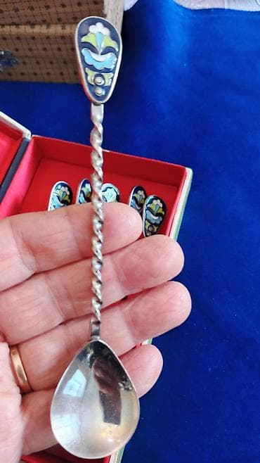 direl naboru: Məhsul: Dekorativ qaşıq dəstləri (2 qutu) Təsvir: - Qutu 1: 6 ədəd — 3