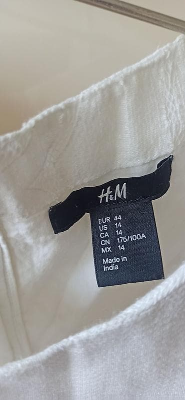 Ağ paltar,44 razmer,H&M firması,çox az geyinilib,30 manat — 5