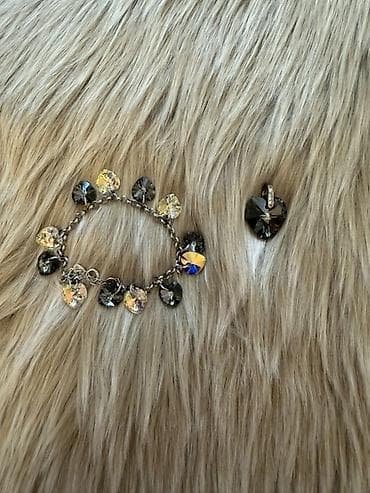 Şəxsi əşyalar: Gumushdur . Swarovski daslar - Tərkib: metal zəncir qolbaq və ürək — 2