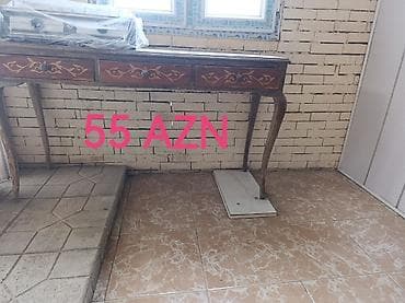 kitab rəfləri: Qiymətlər şəkillərin üzərində qeyd olunub. 
Maştağa 📍 — 9