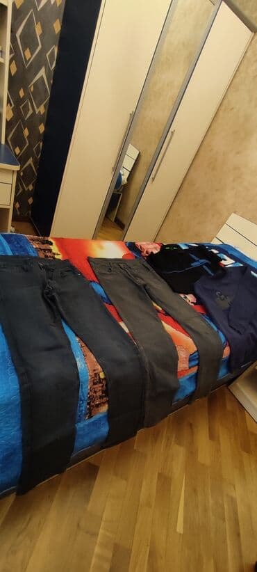 Cins Boz şalvar ve göy şalvar mekteb formasi kimide geyinilir.Ela