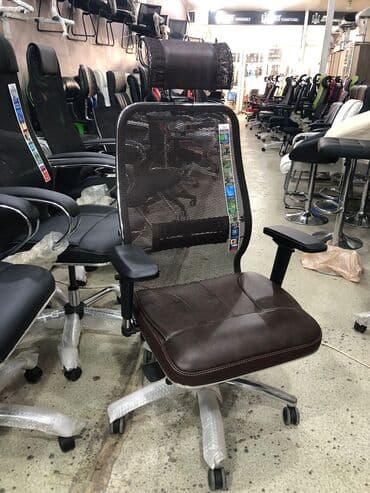 офисные кресла: Новый, С колесиками, Рукояти не регулируются, Кожа — 12