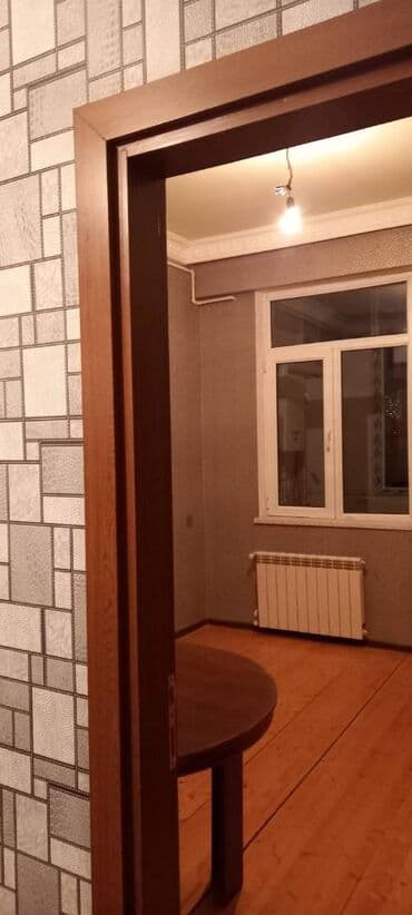 otaq yoldaşı qız: Nəsimi rayonu, Yeganə şadlıq sarayının yanında 12 mərtəbəli binanın — 8