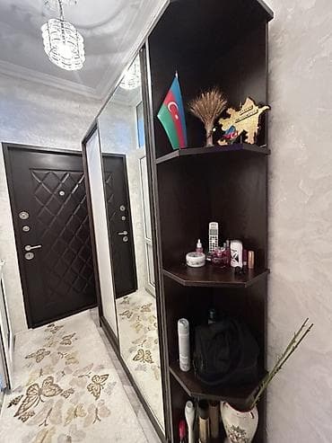 Dəhliz üçün funksional kupe şkaf - Qapılar: iki ədəd sürgülü qapı