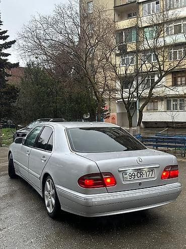 mercedes b class: Mercedes-Benz E-Class: 3.2 l | 2000 il Sedan — 4