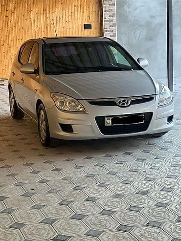 qosqu satisi: Hyundai i30 hatchback – gümüş rəng - Korpus: 5 qapılı hatchback — 3