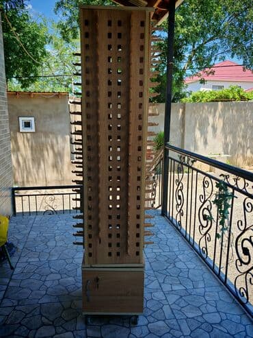 işlənmiş vitrinlər: Taxtadan hazırlanmış, eynəkləri səliqəli şəkildə saxlamaq üçün nəzərdə — 1