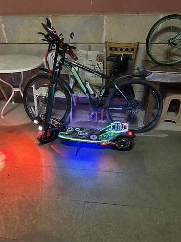 LED işıqlı elektrik skuteri - Güclü ön və arxa projektorlar: gecə — 2