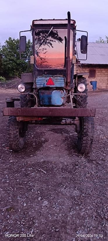 bağ traktoru: Tıraxdır Satılır T 28 Təkər təzə dəyişilib yan güzgüsü taxılmıyıb — 2