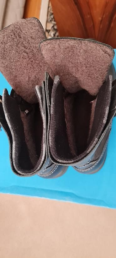 nermin ayaqqabi: Merinos firmasınındır,42 razmerdir. Polşadan alınıb, təbii dəridir — 4