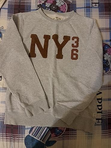 Толстовки: Boz rəngli unisex sweatshirt. Ön hissədə qabarıq teksturalı “NY 36” — 1