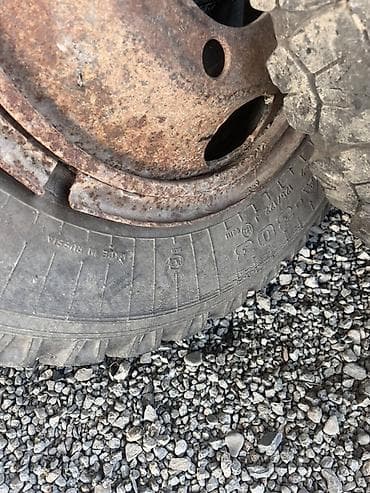 maşın alveri: Yük avtomobili üçün təkər və disk komplekti - Ölçü: 8.25 R20 (təkər — 3