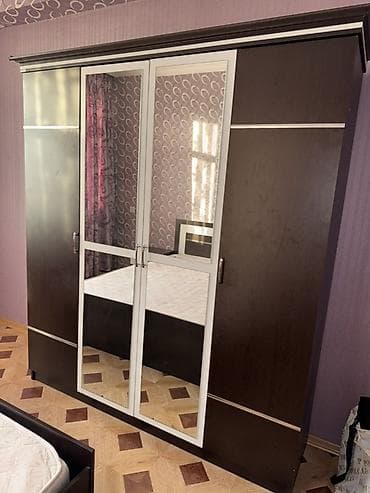 куплю ковры бу: Двуспальная кровать, Б/у — 2