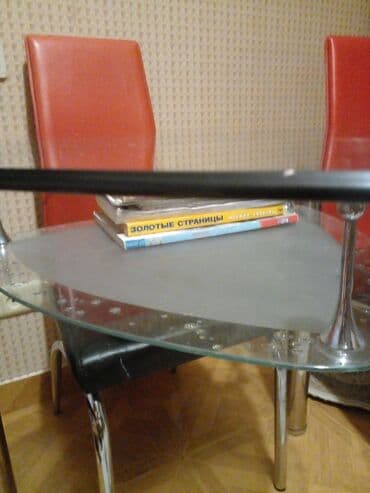 metbex stol ve stullari: КУХОННЫЙ СТОЛ, СТЕКЛЯННЫЙ. НОВЫЙ. Продается за 250м. ТРЕУГОЛЬНЫЙ СТОЛ — 3