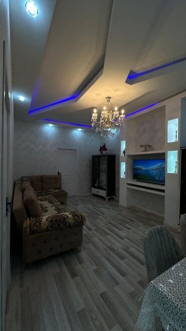 otaq yoldaşı axtarılır: Geniş və işıqlı zalı olan zövqlü mənzil interyeri. - Zal: dekorativ — 10