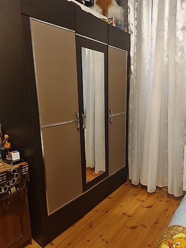 asilqan taxta: İşlənmiş, 3 qapılı, Güzgülü, Qəhvəyi, Taxta, Açılan, Düz dolab — 2