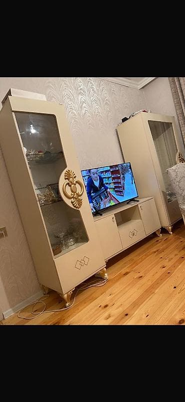 Qonaq otağı mebel dəsti ünvan Xırdalan Tərkibi: - 2 vitrindən ibarət