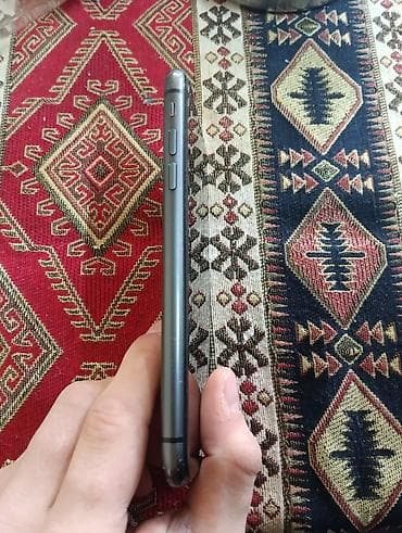 IPhone 11, Qara, Face ID — 2