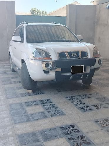 Hyundai Tucson V6 – ağ rəngli, şəhər və yolsuzluq üçün praktik