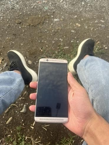 ZTE Axon 7, 32 ГБ, цвет - Золотой, Две SIM карты