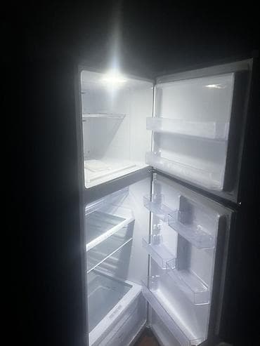 soyuducu 2 əl: İki qapılı soyuducu (yuxarıda dondurucu), paslanmayan polad rəngində — 2