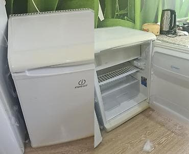 mini ipone: Mini soyuducu İndesit 180 Azn.Tam işləkdir. Ünvan Səbail — 1