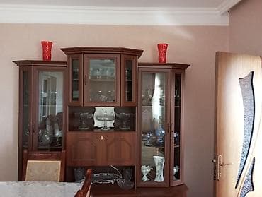 ikinci el su ceni: Qonaq otağı üçün taxta servan/vitrin dəsti - Material: ağac — 2