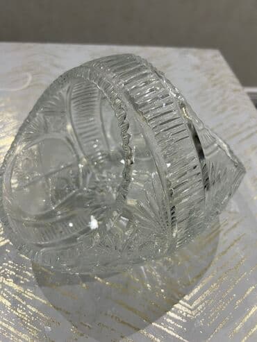 Kasalar, 1 əd, Xrustal