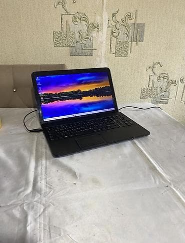 Noutbuk – 15.6" ekranlı, tam ölçülü klaviatura və böyük touchpad