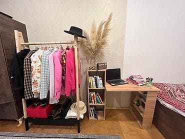 Minimalist açıq geyim asılqanı və iş/oxu küncü üçün masa-rəf dəsti - — 1